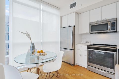 Photo 8 at 802 - 30 Roehampton Avenue, Mount Pleasant West, Toronto