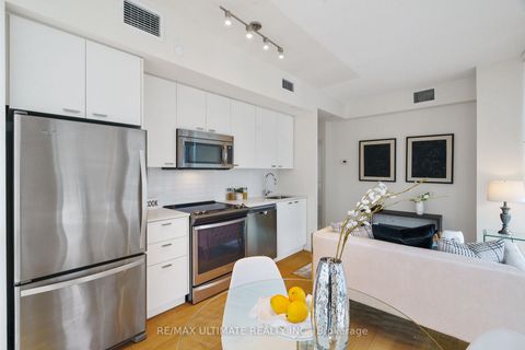 Photo 10 at 802 - 30 Roehampton Avenue, Mount Pleasant West, Toronto