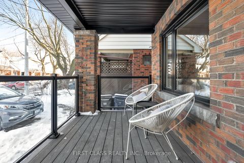 Photo 2 at 38 Bonnie Brae Boulevard, East York, Toronto