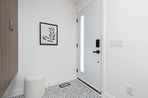 Photo 3 at 38 Bonnie Brae Boulevard, East York, Toronto