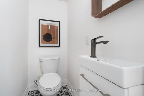 Photo 4 at 38 Bonnie Brae Boulevard, East York, Toronto