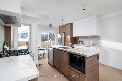 Photo 13 at 38 Bonnie Brae Boulevard, East York, Toronto