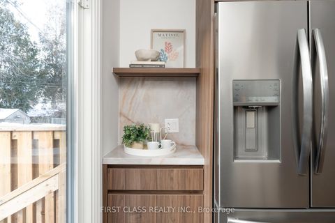 Photo 16 at 38 Bonnie Brae Boulevard, East York, Toronto