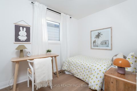 Photo 21 at 38 Bonnie Brae Boulevard, East York, Toronto