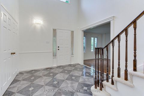 Photo 8 at 19 Crystal Drive N, Mill Pond, Richmond Hill