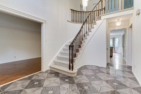 Photo 9 at 19 Crystal Drive N, Mill Pond, Richmond Hill