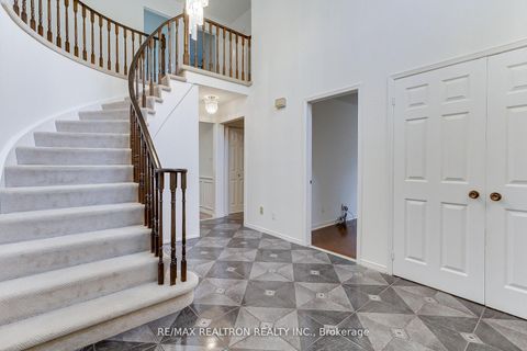 Photo 10 at 19 Crystal Drive N, Mill Pond, Richmond Hill