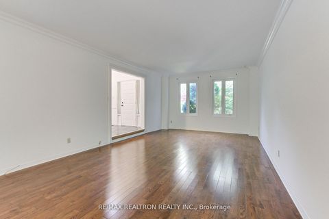 Photo 11 at 19 Crystal Drive N, Mill Pond, Richmond Hill