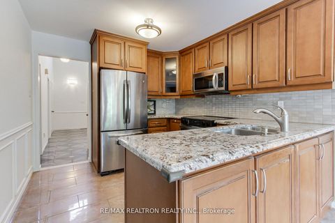 Photo 15 at 19 Crystal Drive N, Mill Pond, Richmond Hill