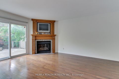 Photo 19 at 19 Crystal Drive N, Mill Pond, Richmond Hill