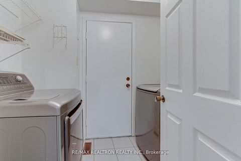 Photo 23 at 19 Crystal Drive N, Mill Pond, Richmond Hill