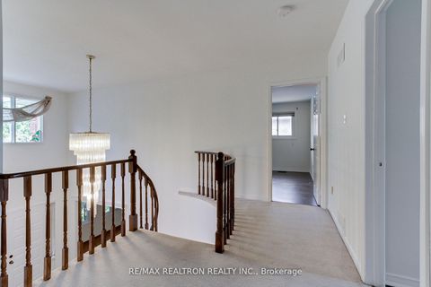 Photo 25 at 19 Crystal Drive N, Mill Pond, Richmond Hill