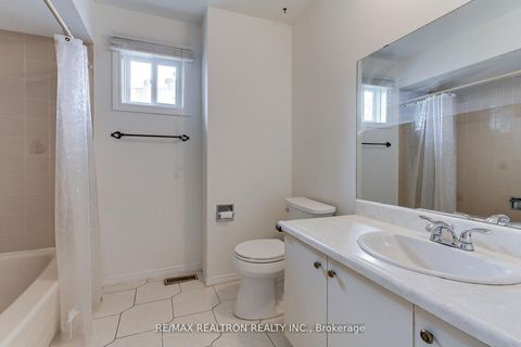 Photo 26 at 19 Crystal Drive N, Mill Pond, Richmond Hill