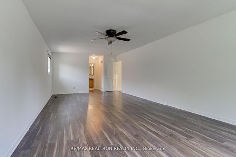 Photo 37 at 19 Crystal Drive N, Mill Pond, Richmond Hill