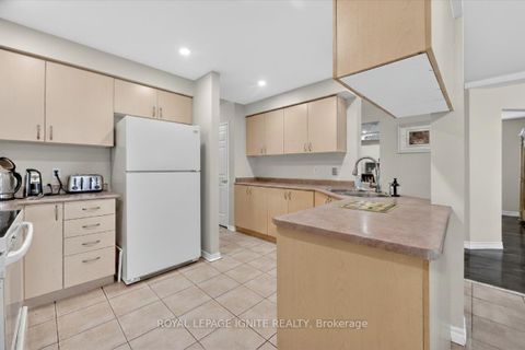 Photo 11 at 215 Drummond Drive, Maple, Vaughan