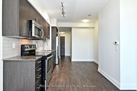 Photo 13 at 1122 - 7900 Bathurst Street, Beverley Glen, Vaughan