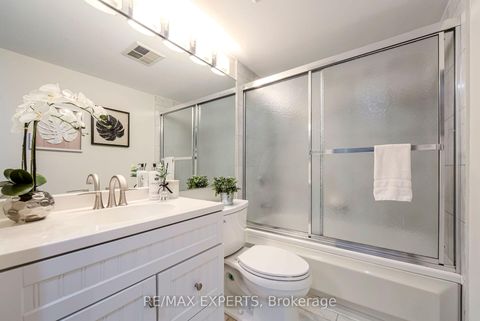 Photo 32 at 1006 - 942 Yonge Street, Annex, Toronto