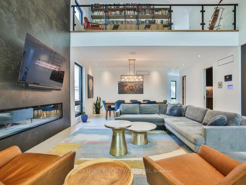 Photo 1 at 4 Old Oak Road, Kingsway South, Toronto