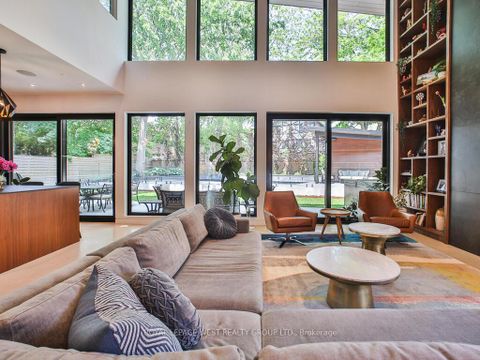 Photo 3 at 4 Old Oak Road, Kingsway South, Toronto