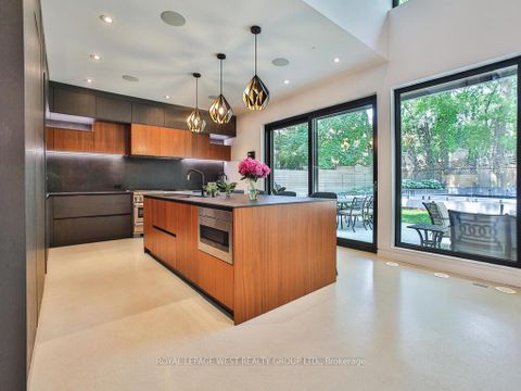 Photo 6 at 4 Old Oak Road, Kingsway South, Toronto