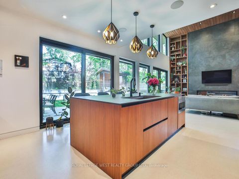 Photo 7 at 4 Old Oak Road, Kingsway South, Toronto