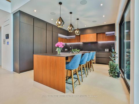 Photo 8 at 4 Old Oak Road, Kingsway South, Toronto