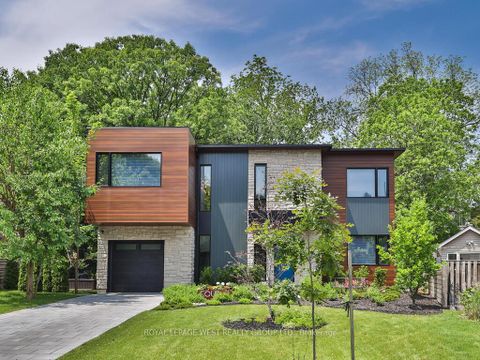 Photo 10 at 4 Old Oak Road, Kingsway South, Toronto