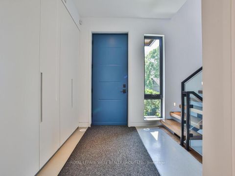 Photo 12 at 4 Old Oak Road, Kingsway South, Toronto