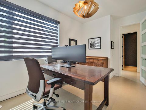 Photo 14 at 4 Old Oak Road, Kingsway South, Toronto