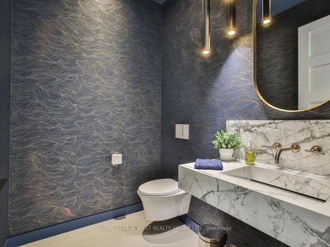 Photo 15 at 4 Old Oak Road, Kingsway South, Toronto