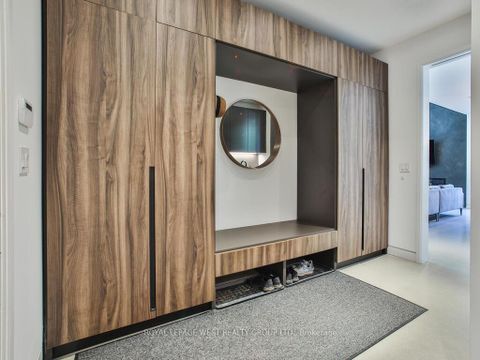 Photo 16 at 4 Old Oak Road, Kingsway South, Toronto