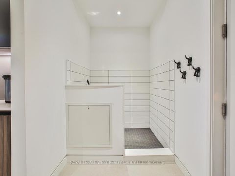 Photo 17 at 4 Old Oak Road, Kingsway South, Toronto