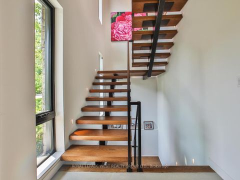 Photo 19 at 4 Old Oak Road, Kingsway South, Toronto