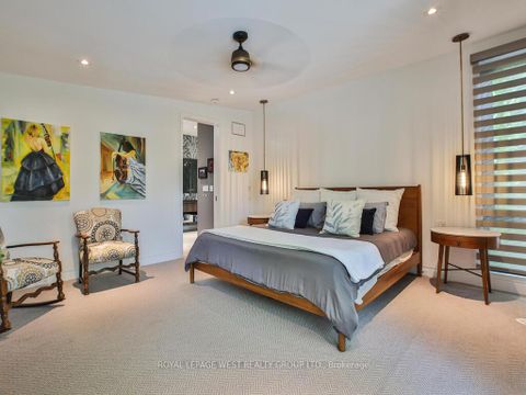 Photo 23 at 4 Old Oak Road, Kingsway South, Toronto