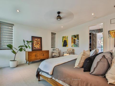 Photo 25 at 4 Old Oak Road, Kingsway South, Toronto