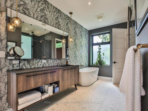 Photo 26 at 4 Old Oak Road, Kingsway South, Toronto