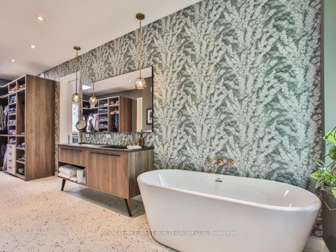 Photo 27 at 4 Old Oak Road, Kingsway South, Toronto