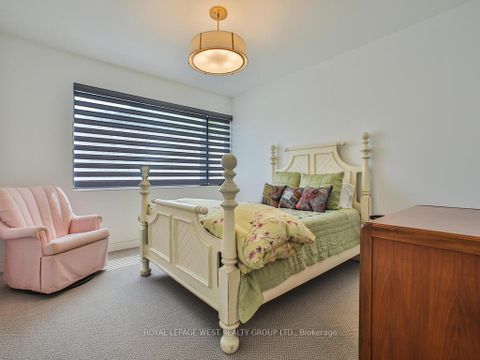 Photo 30 at 4 Old Oak Road, Kingsway South, Toronto