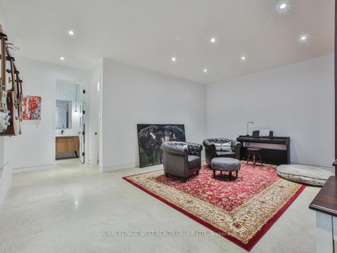 Photo 36 at 4 Old Oak Road, Kingsway South, Toronto