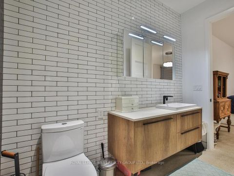 Photo 40 at 4 Old Oak Road, Kingsway South, Toronto