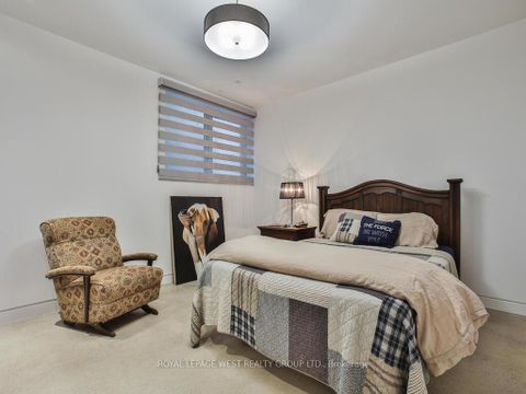 Photo 41 at 4 Old Oak Road, Kingsway South, Toronto