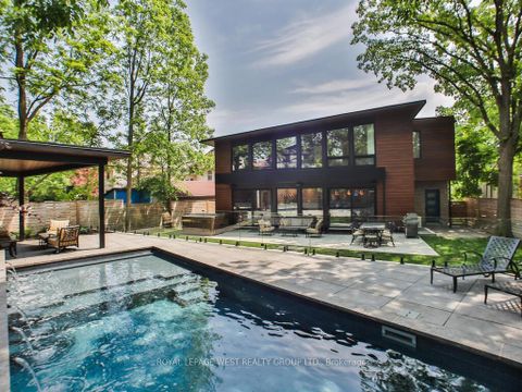 Photo 43 at 4 Old Oak Road, Kingsway South, Toronto