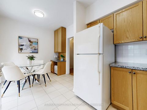 Photo 7 at 12 - 9133 Bayview Avenue, Doncrest, Richmond Hill