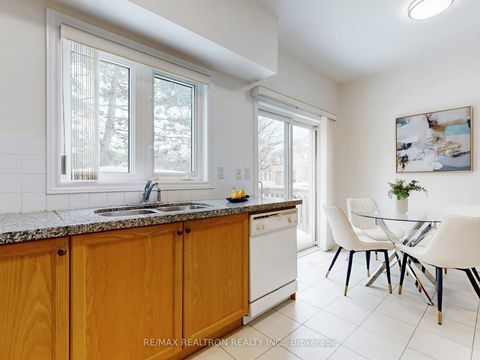 Photo 8 at 12 - 9133 Bayview Avenue, Doncrest, Richmond Hill