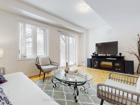 Photo 17 at 12 - 9133 Bayview Avenue, Doncrest, Richmond Hill