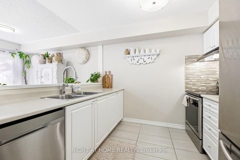 Photo 10 at 37 - 430 Mapleview Drive E, Painswick South, Barrie