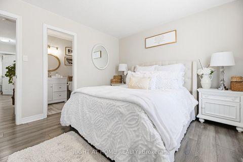 Photo 14 at 37 - 430 Mapleview Drive E, Painswick South, Barrie
