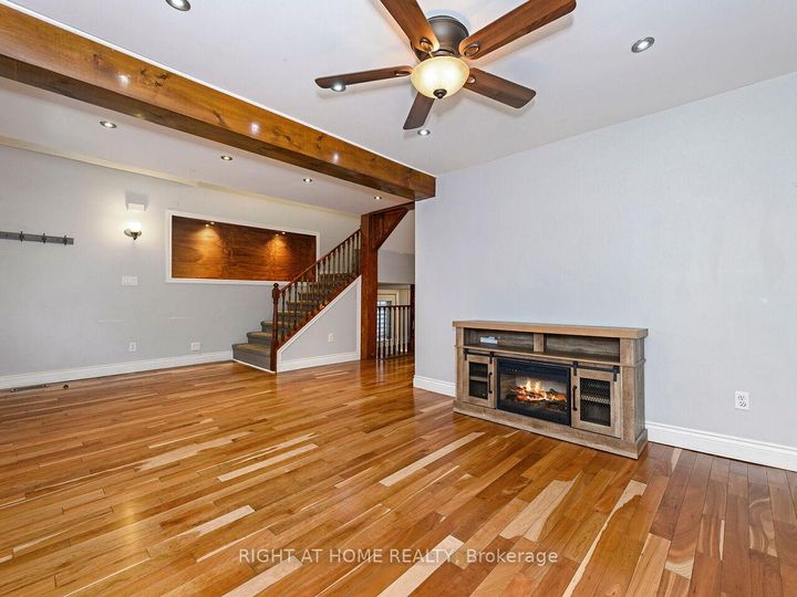 Photo 2 at 180 Rosslyn Avenue N, Crown Point, Hamilton