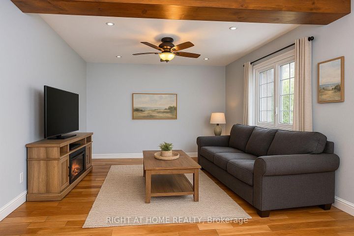 Photo 3 at 180 Rosslyn Avenue N, Crown Point, Hamilton