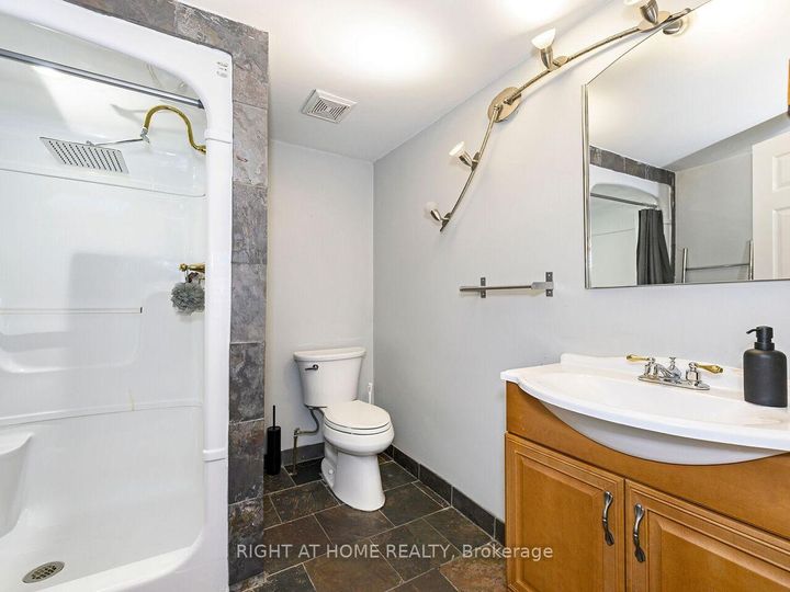 Photo 21 at 180 Rosslyn Avenue N, Crown Point, Hamilton